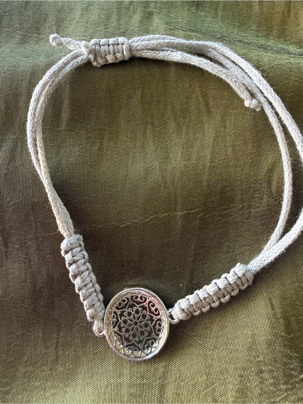 Handmade Silver-Tone Filigree Pendant Macrame Bracelet - White